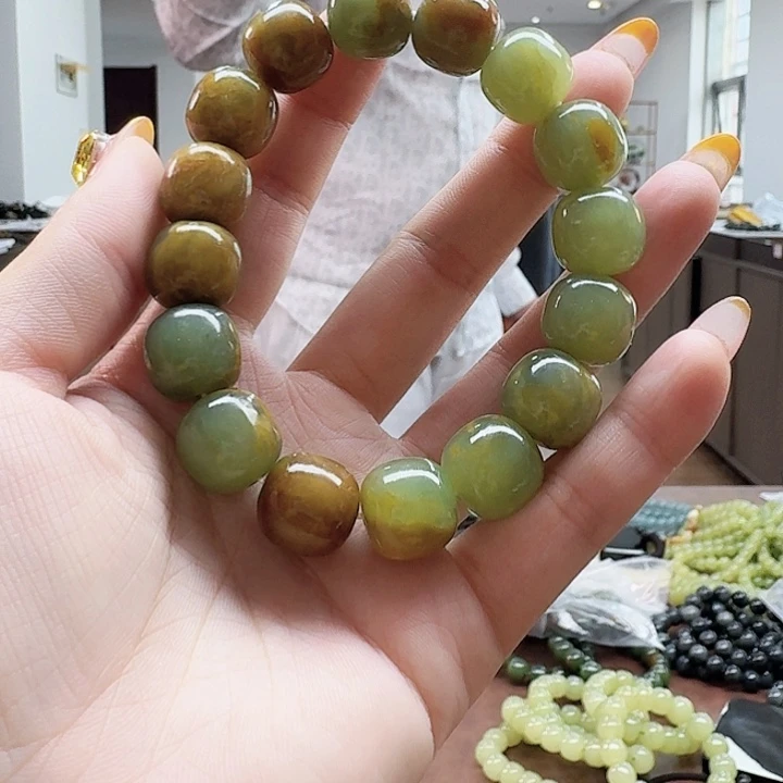 y****手链未镶嵌透闪石质玉