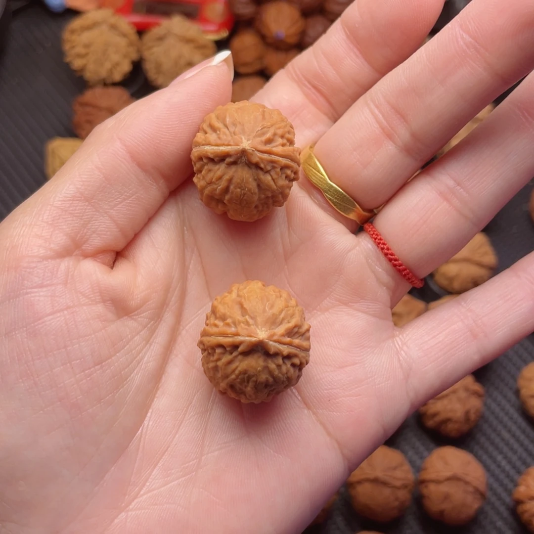 养****文玩核桃把件小草莓