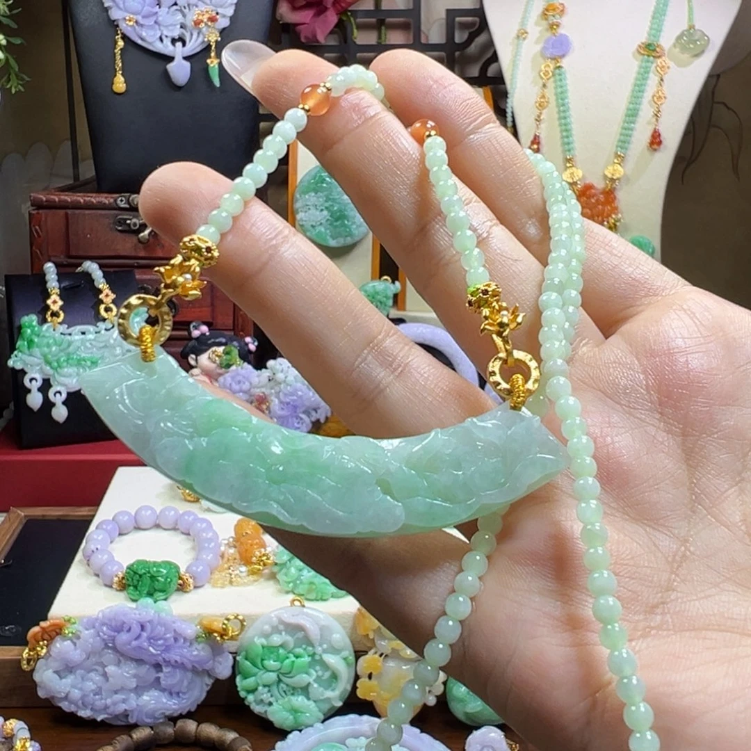 翡翠未镶嵌毛衣链冰绿弯弯