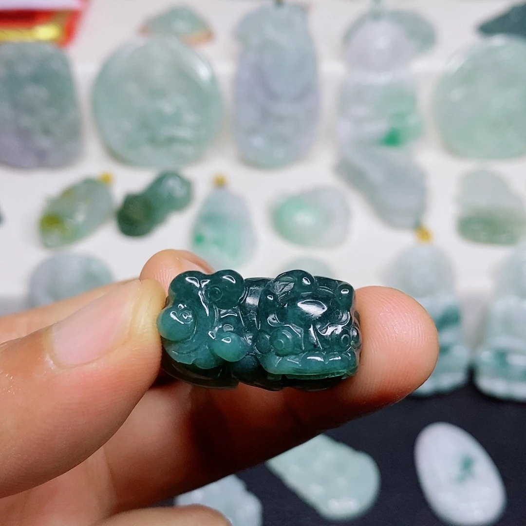 颈饰未镶嵌翡翠吊坠