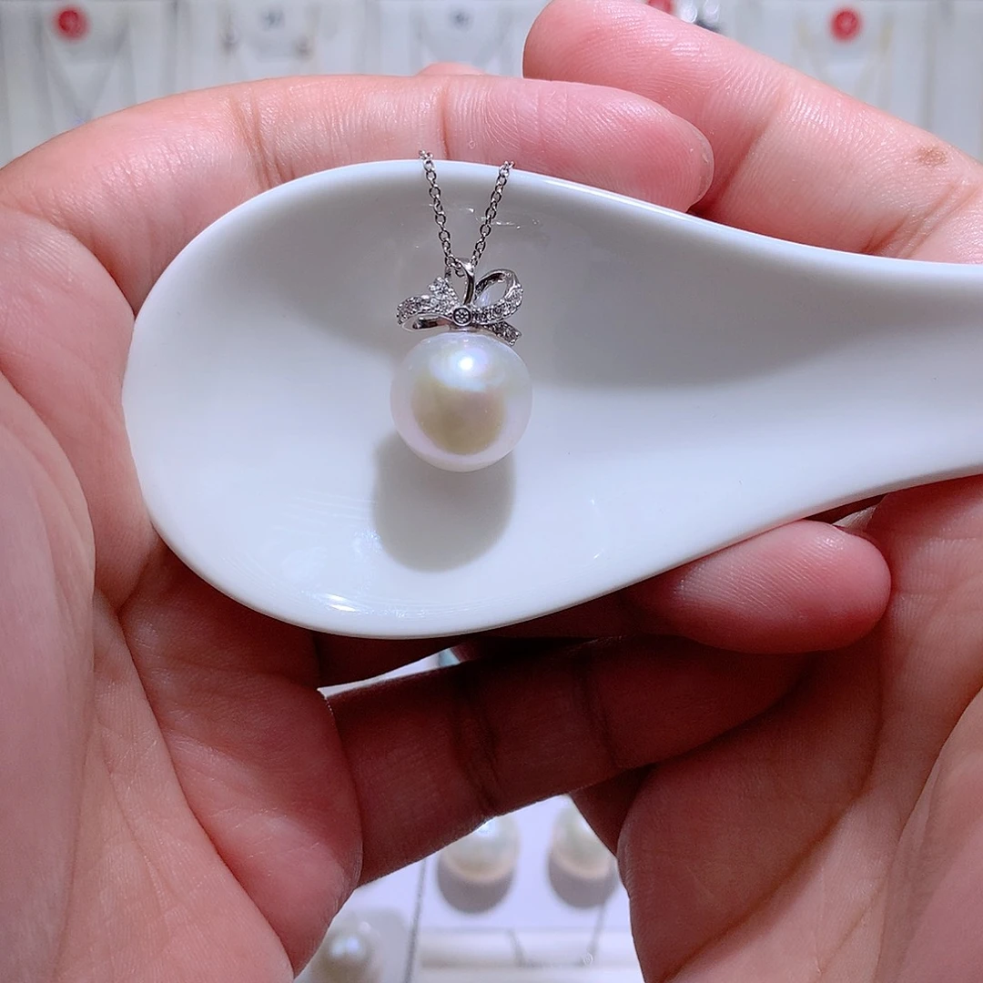 淡水珍珠吊坠(赠链)未镶嵌CC背面有瑕疵13mm