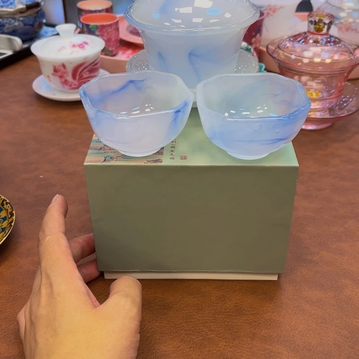 瓷片花花绿绿地在火山直播分享