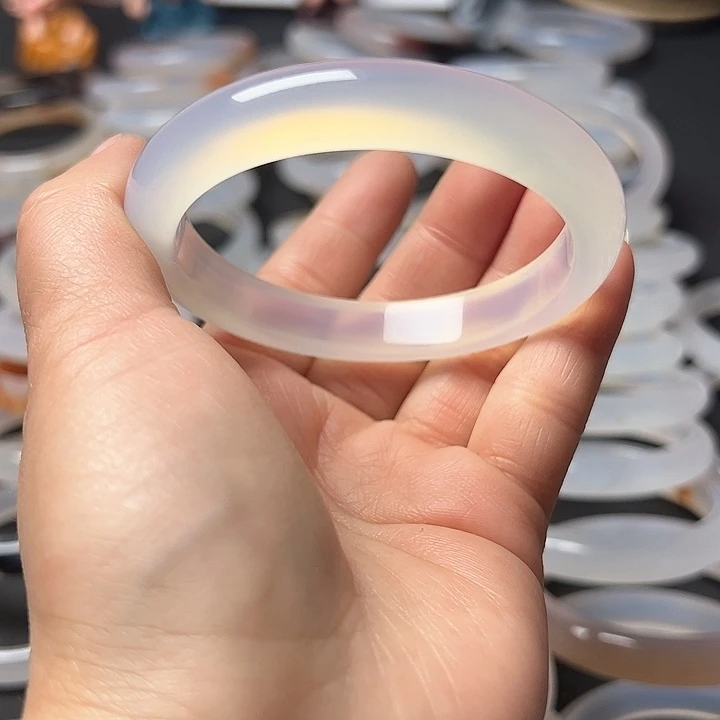 玛瑙/玉髓手镯未镶嵌种****?