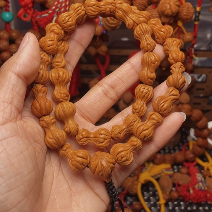 木质类龙纹桃枭挂件