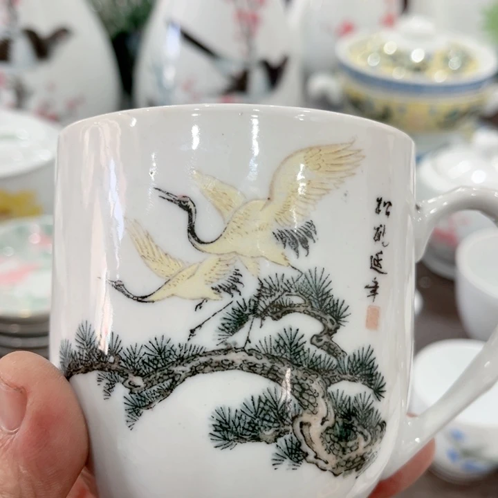 壶釉下五彩的瓷器和瓷器