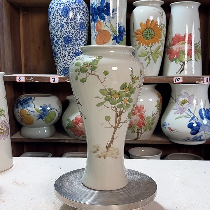 瓶梅瓶绿绿梅花陶瓷