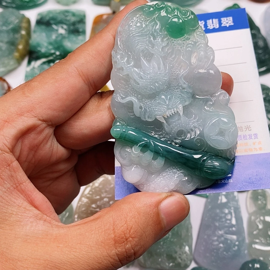 颈饰未镶嵌翡翠龙牌