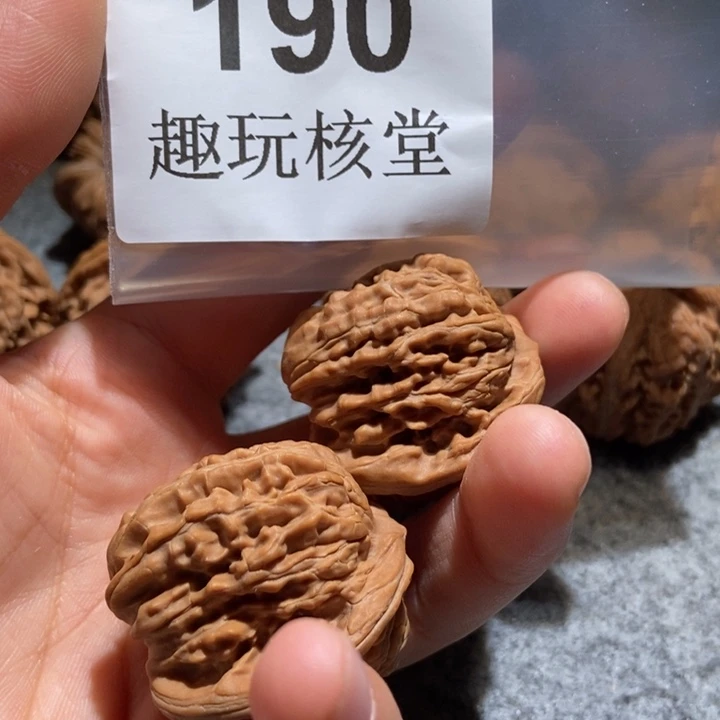 L***x吊坠文玩核桃38汉高楼190