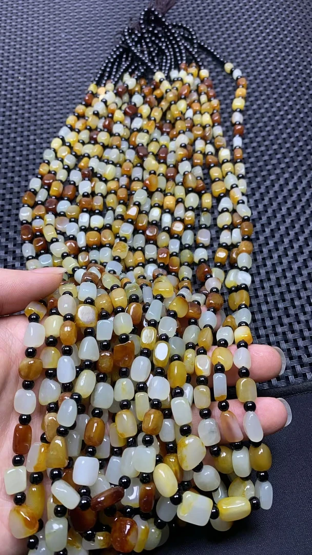 新疆和田玉项链 洒金皮 保真和田玉 基地质检 拍一发一多样性发货