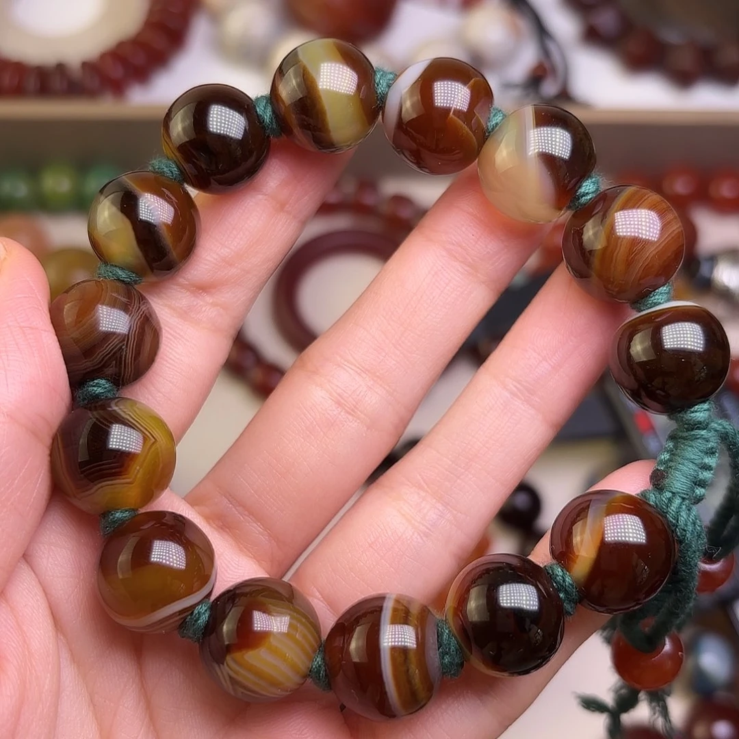 形***只玛瑙/玉髓未镶嵌颈饰