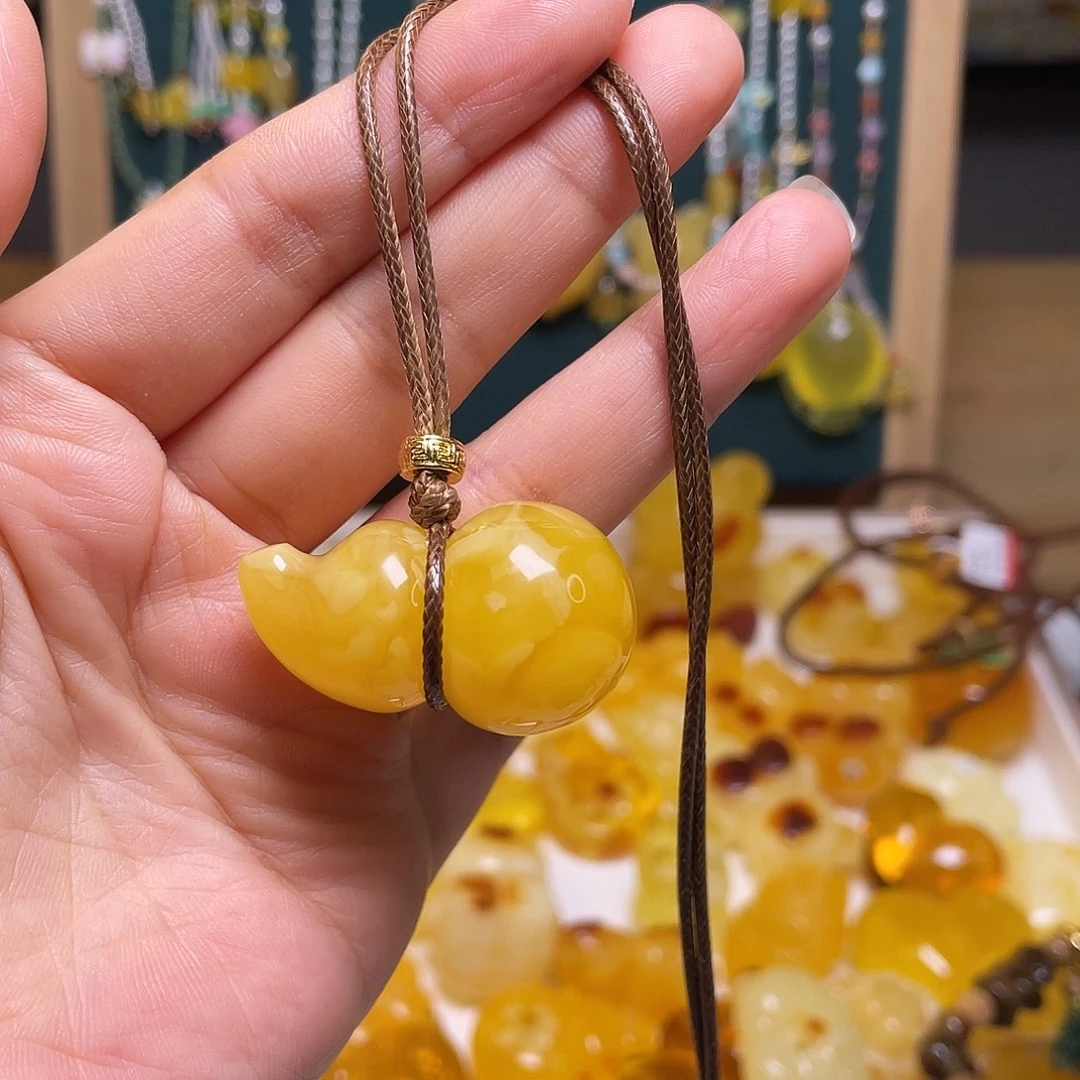 琥珀未镶嵌裸石吊坠