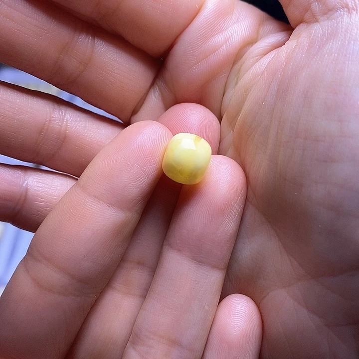 蜜蜡裸石未镶嵌H****厚10