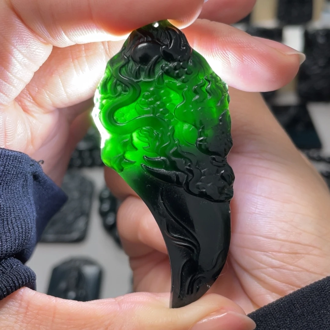 蛇纹石玉未镶嵌吊坠