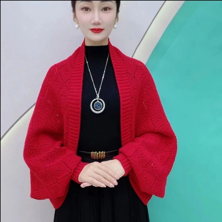 秋冬新款菱格镂空保暖披肩百搭时尚气质开衫洋气外搭针织休闲复古