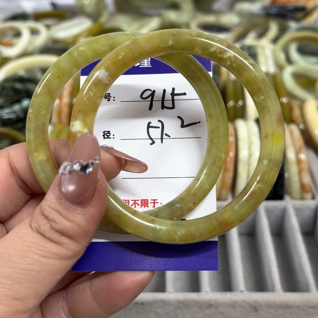 蛇纹石玉手镯未镶嵌