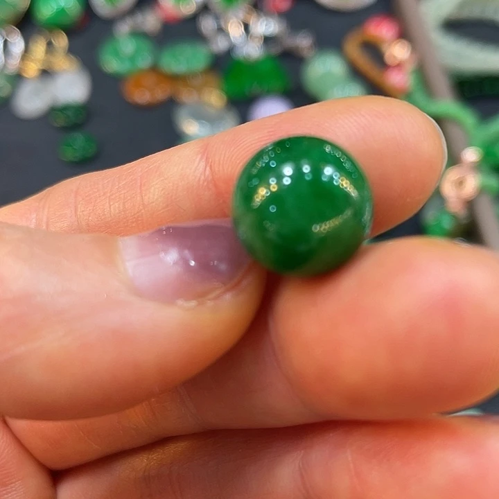 子***媛翡翠未镶嵌颈饰珠子12.2