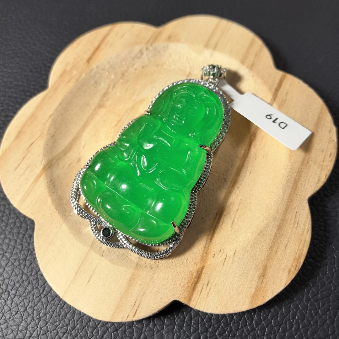 D19大翡翠观音吊坠