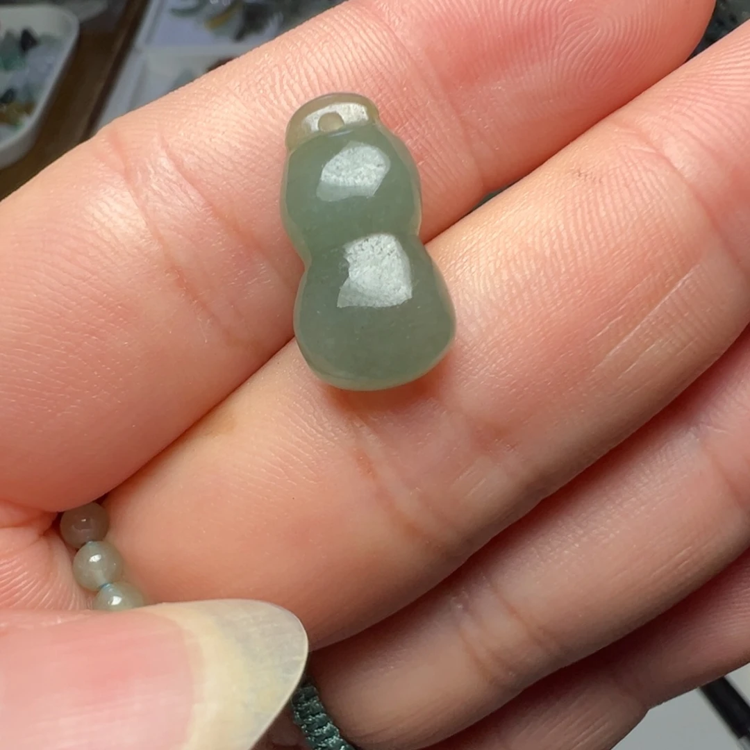 翡翠未镶嵌颈饰葫芦一个19.99