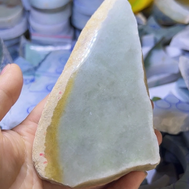 颈饰未镶嵌翡翠是***哦