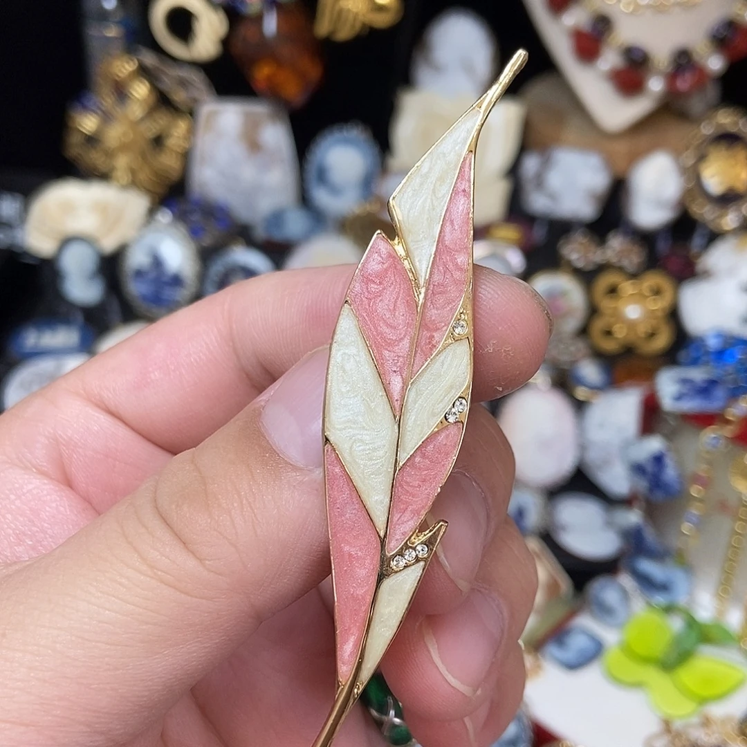三醋酯纤维珐琅胸针