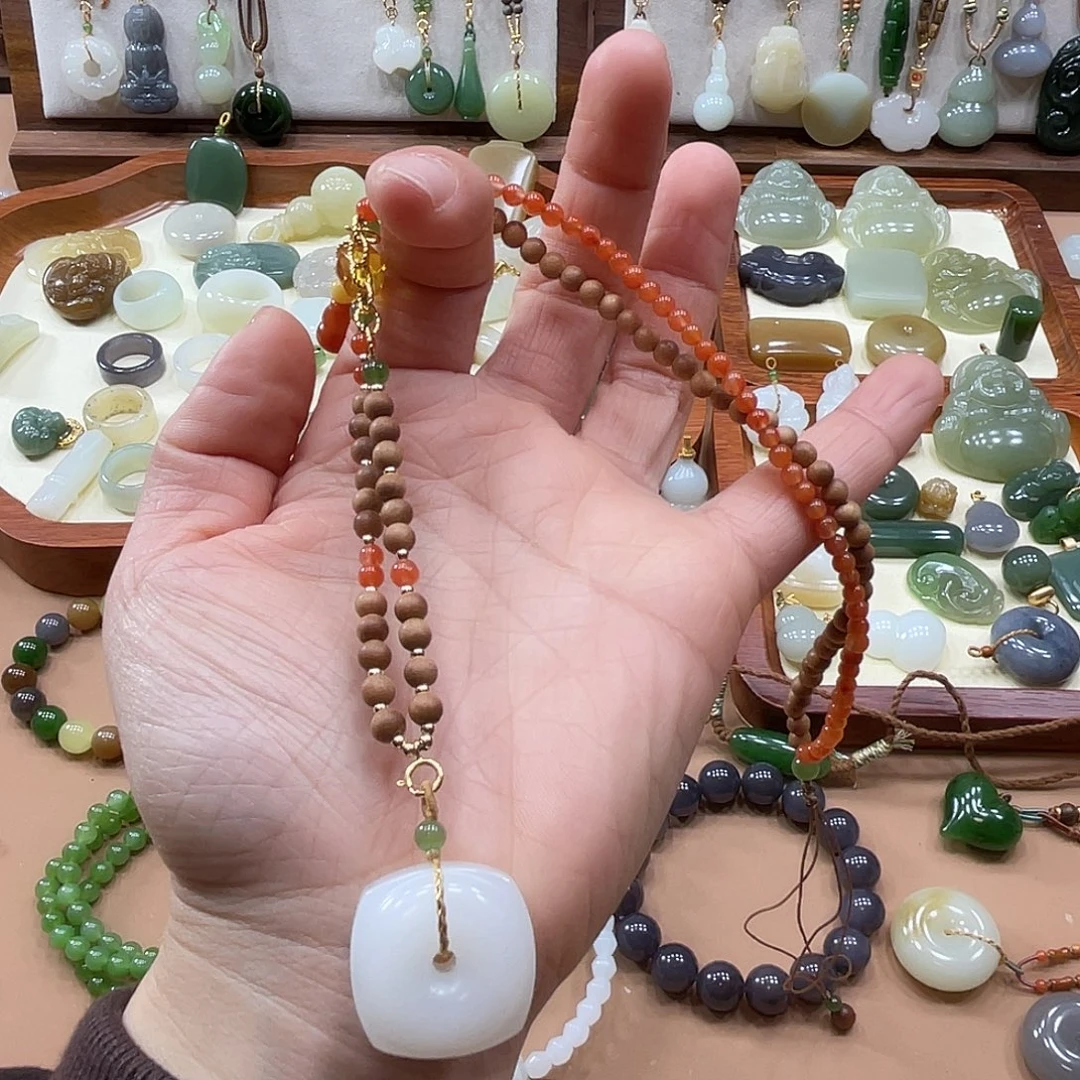 Y***a和田玉未镶嵌颈饰