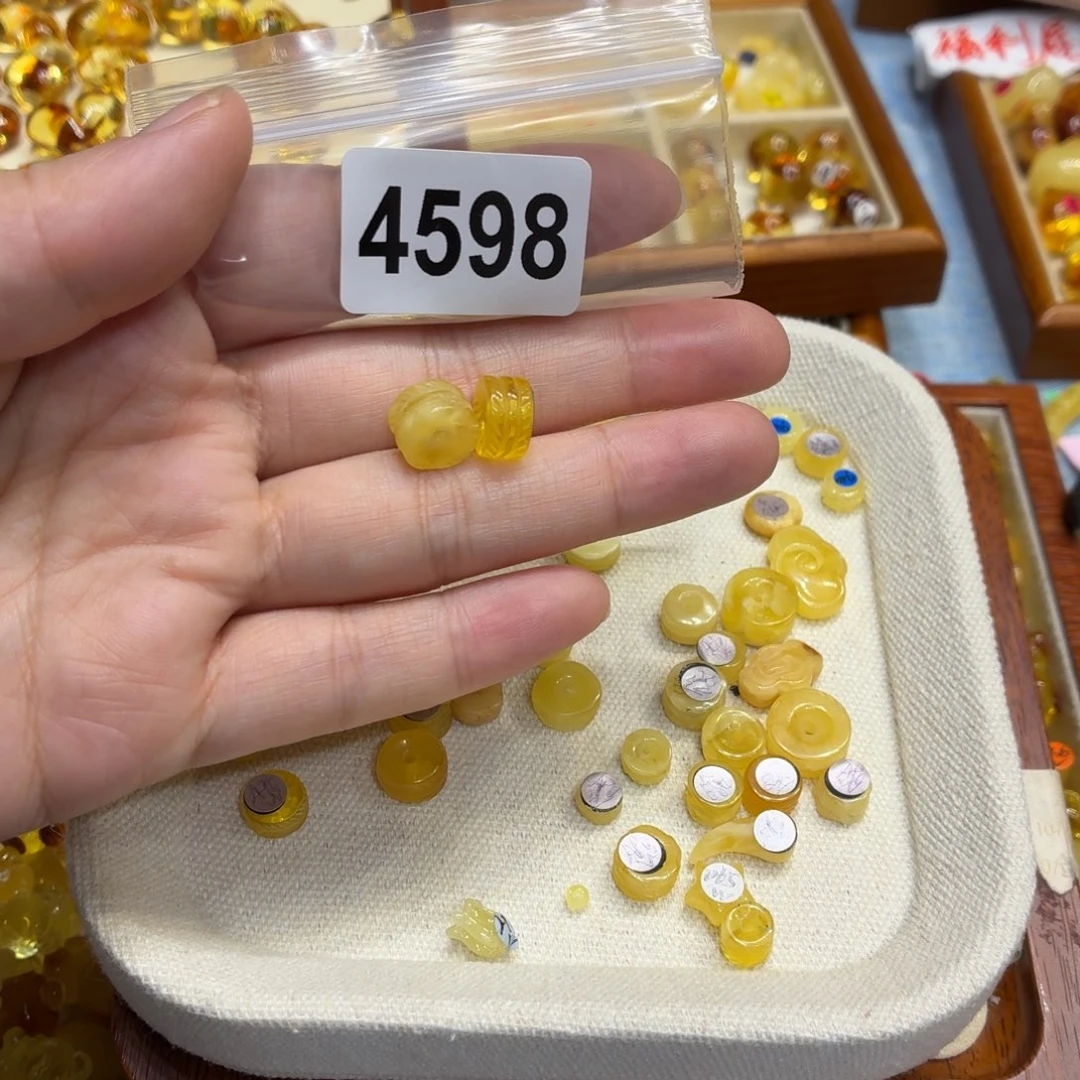 琥珀未镶嵌珠宝奇石