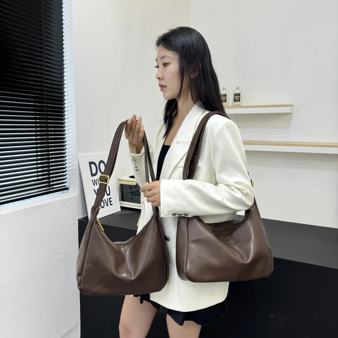 秋冬2025新款多层款单肩包韩版小包包简约时尚大容量斜挎包单肩包