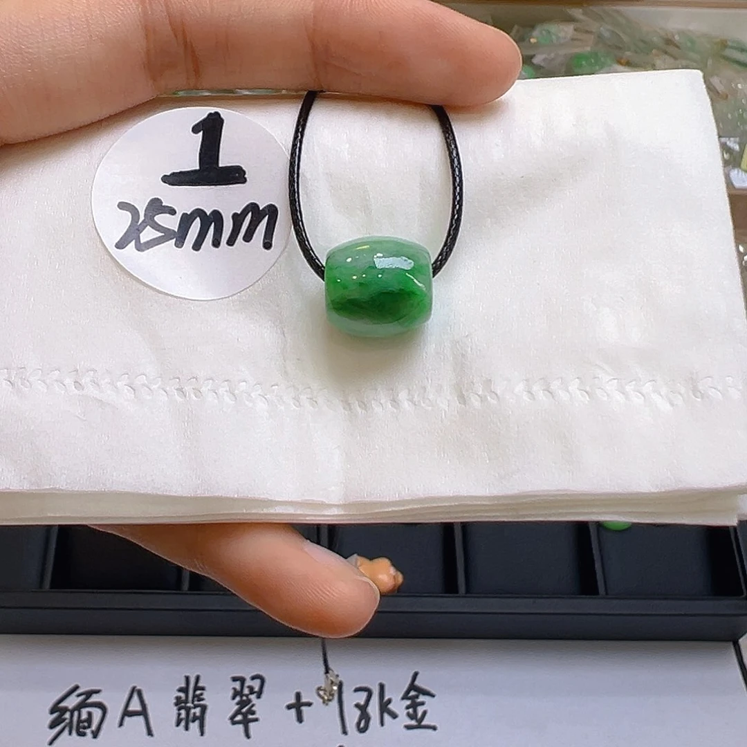 翡翠未镶嵌颈饰你