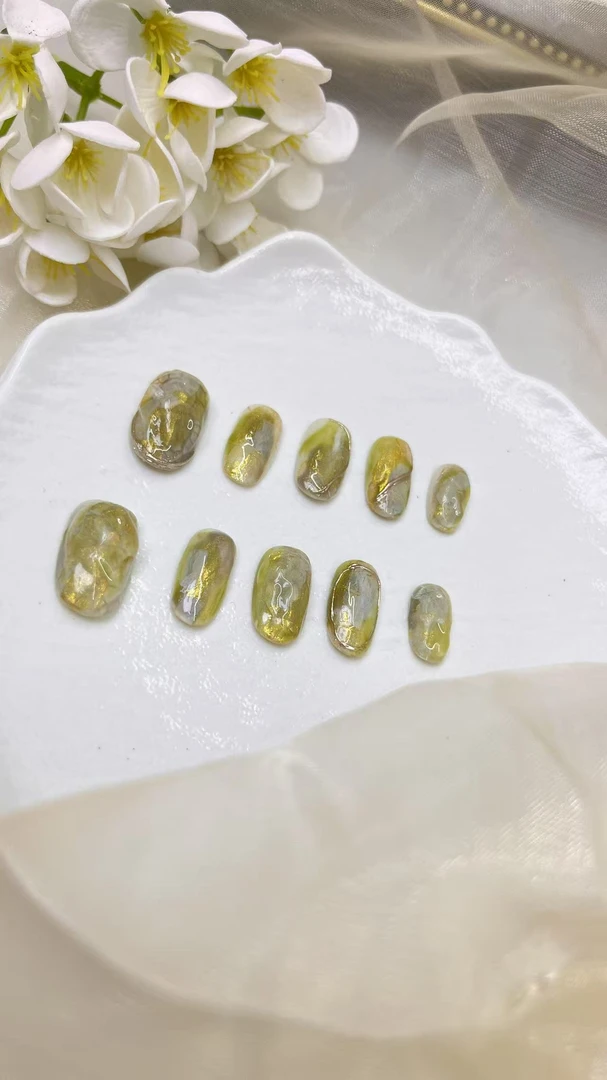 《翠金漫痕》水晶碎石姜黄晕染绿晶石春夏手工短款穿戴甲