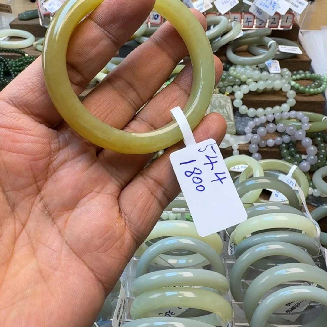 和田玉未镶嵌手镯