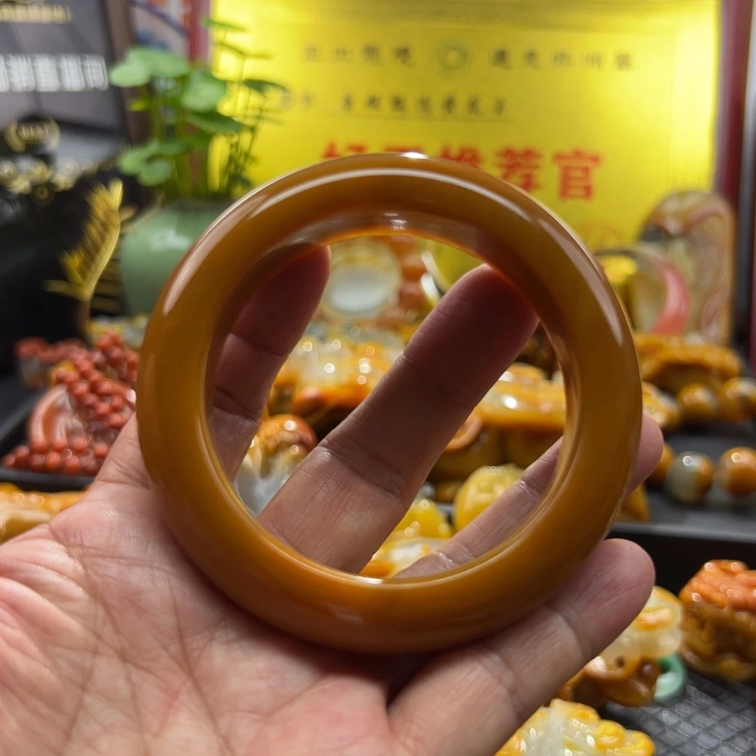 颈饰未镶嵌石英质玉
