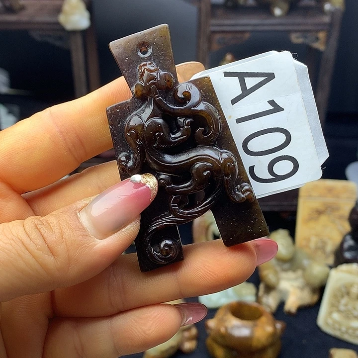 心***摩和田玉未镶嵌颈饰