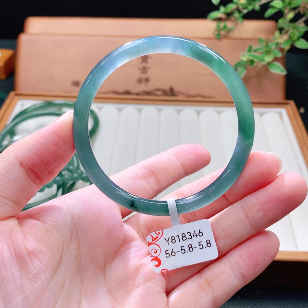 翡翠未镶嵌手镯（圆镯）