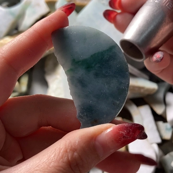 翡翠颈饰未镶嵌天然翡翠