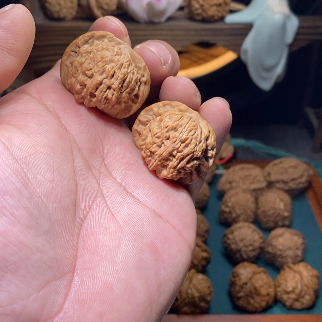 文玩核桃吊坠龙珠37