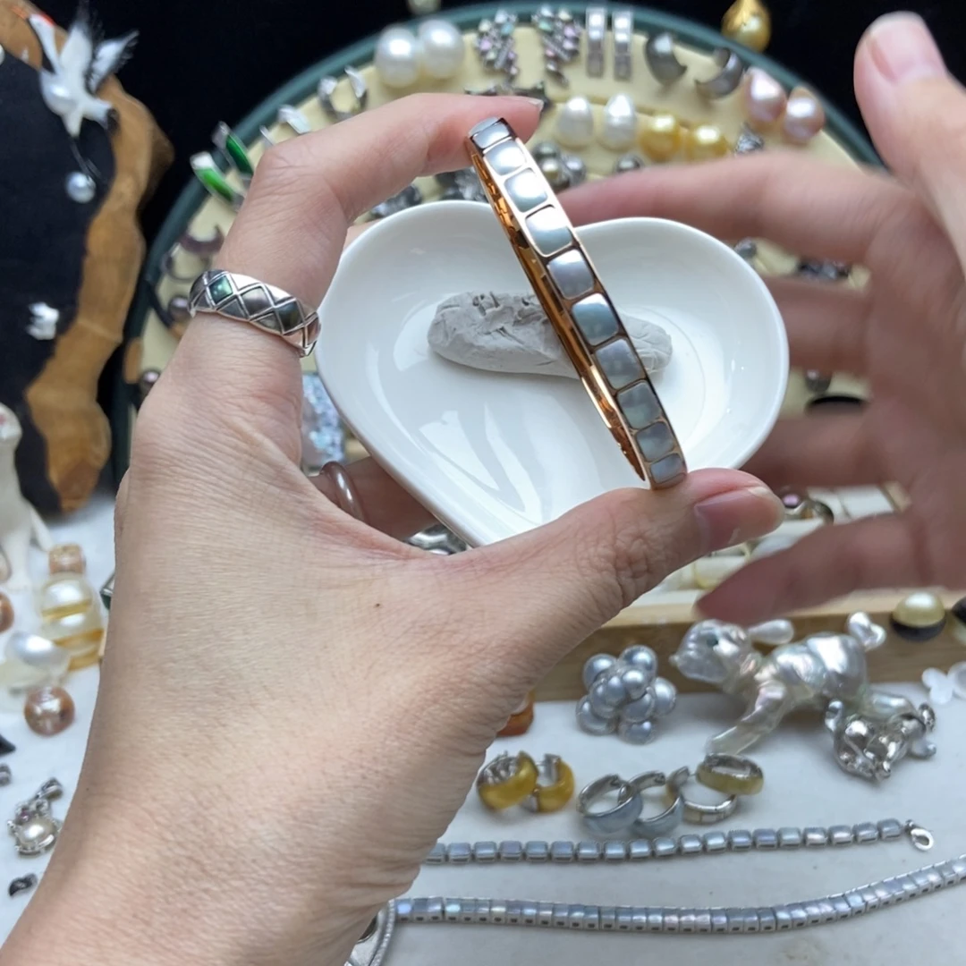 钛钢淡水珍珠画框贵妃手镯