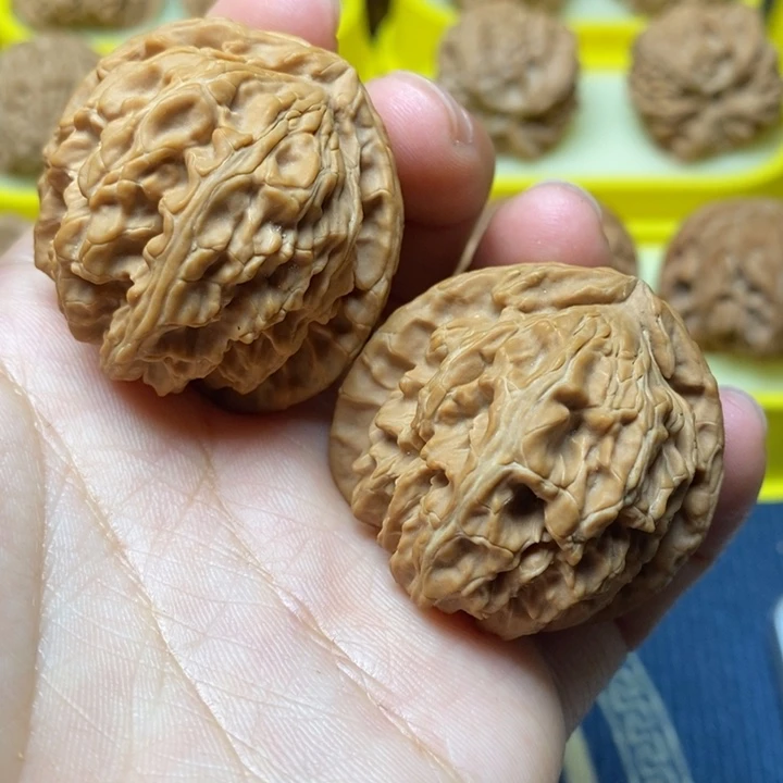 文玩核桃三角白40