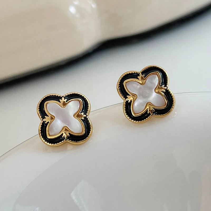 925银仿珍珠耳饰 四叶草黑色滴油花边贝壳耳钉大气简约轻奢耳环