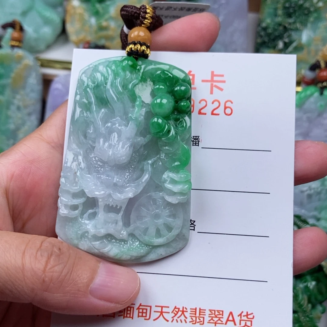翡翠未镶嵌颈饰吊坠
