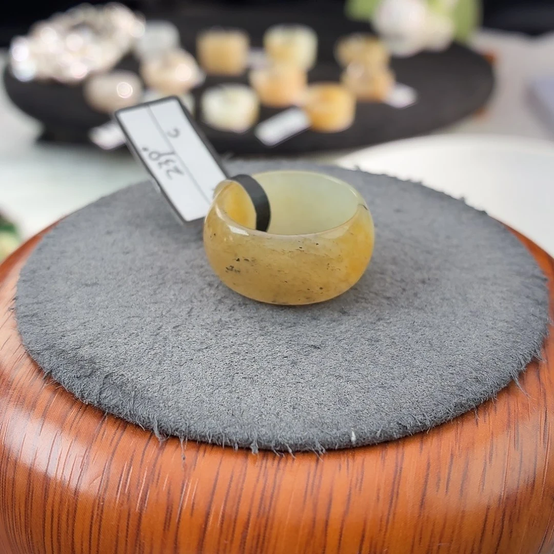 和田玉（糖玉）未镶嵌戒指b129糖点墨墩18.5