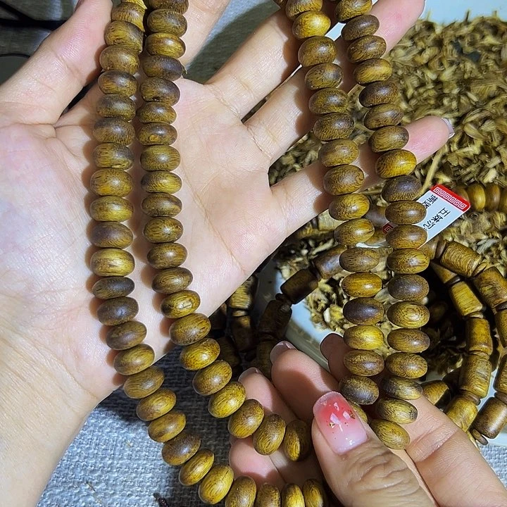 手串沉香人**由多圈白棋虫漏老料1.2