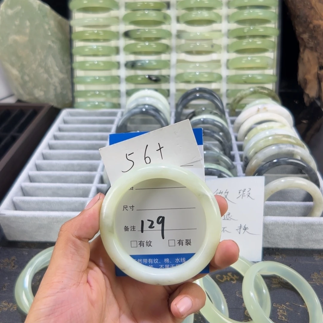 蛇纹石玉未镶嵌手镯