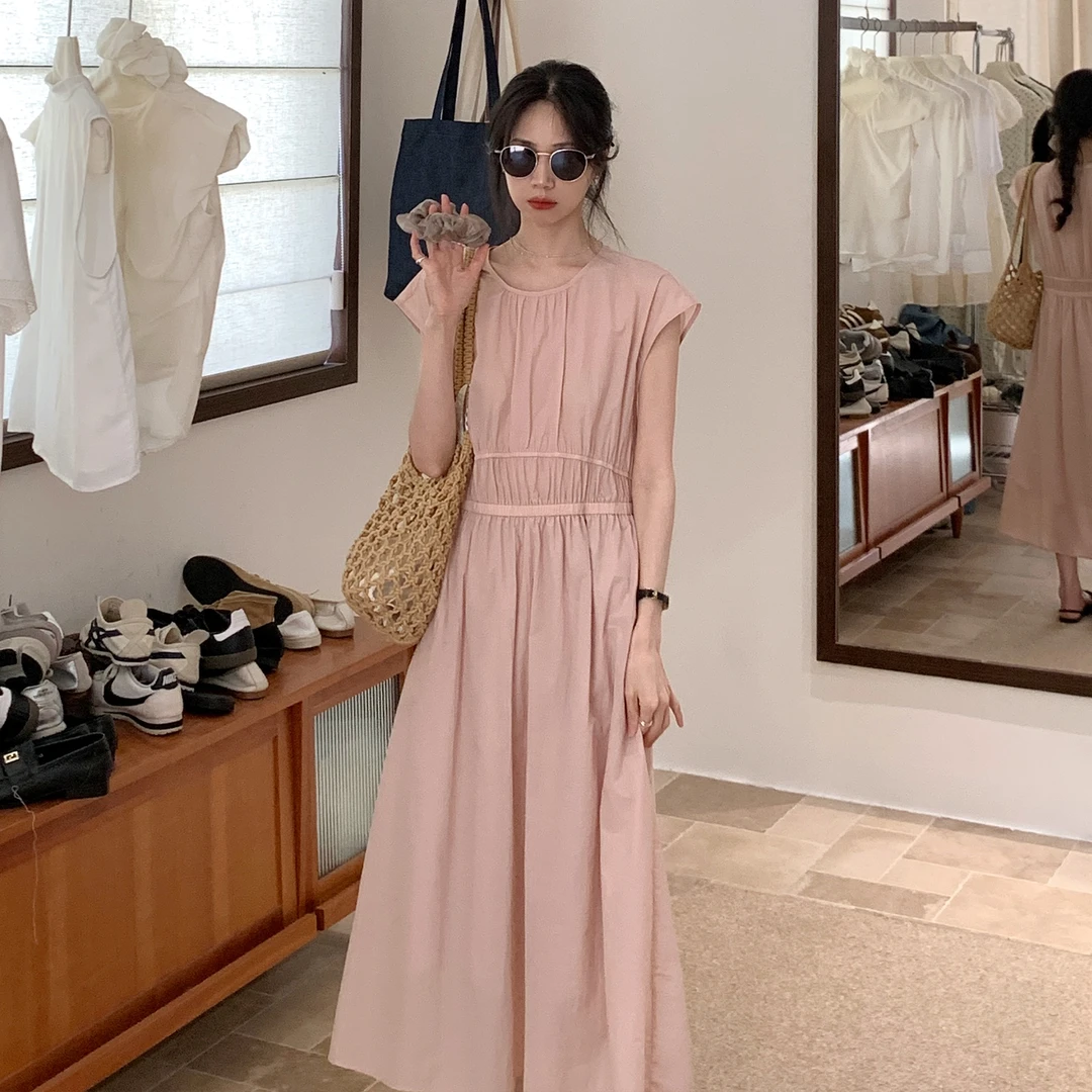 韩系粉色小飞袖连衣裙女2025夏季新设计感褶皱收腰显瘦长裙