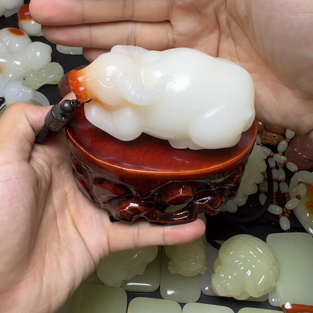 新疆昆仑山脉料子：天然料子：牛气冲天