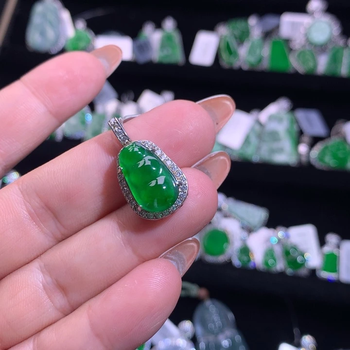 【闪购商品】颈饰银S925镶嵌翡翠天然翡翠