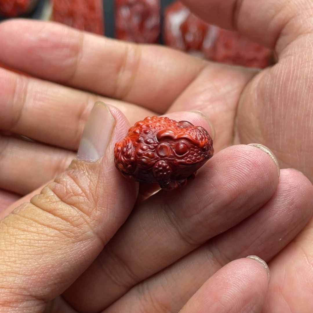 南红玛瑙未镶嵌颈饰退***年