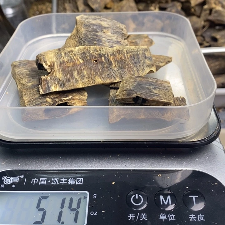 沉香碎屑沉香原材料