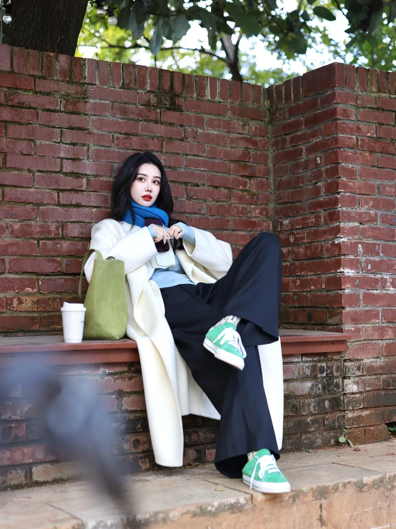 【瑞雪】冬季时尚白色毛呢大衣外套减龄时尚高腰复古藏青色牛仔裤