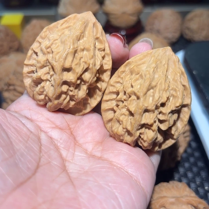 吊坠文玩核桃37全品十三陵鸡心一对