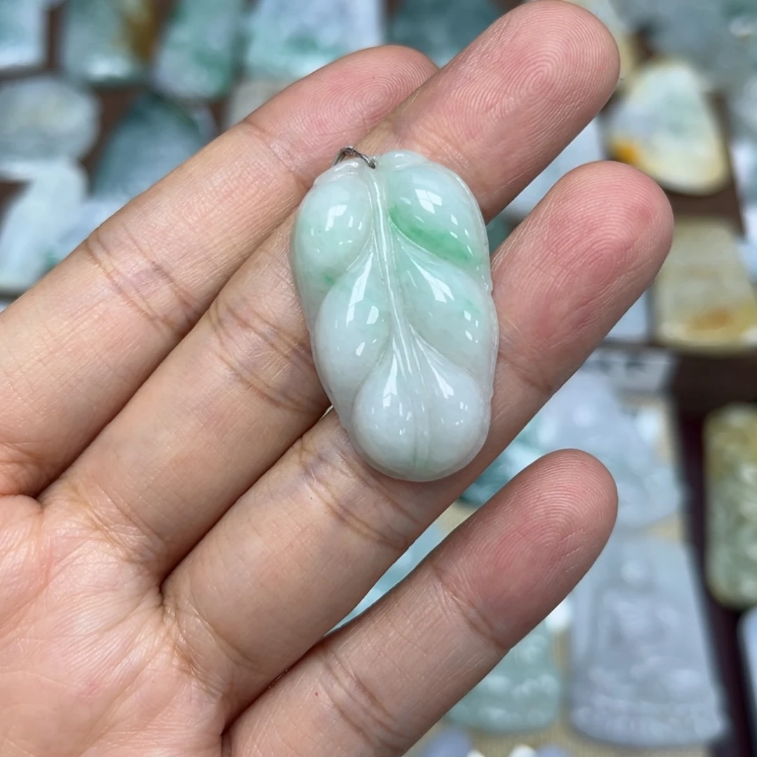 翡翠未镶嵌颈饰叶子